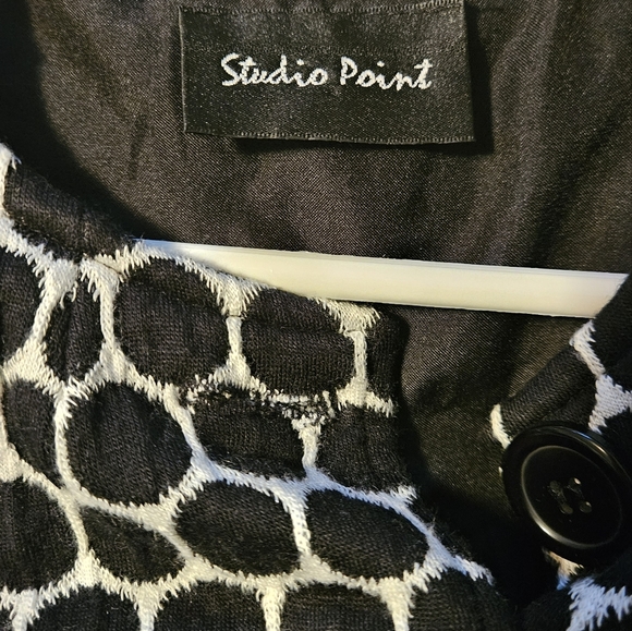 Vintage Studio Point L/G Black and White polka dot jacket with flowey sleeves - Picture 2 of 9